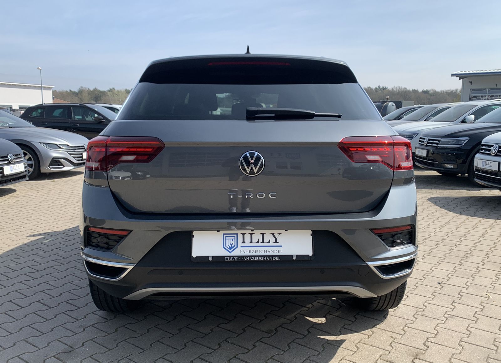 Volkswagen T-Roc 1.5 TSI Sport - Samsaru's Car Outlet