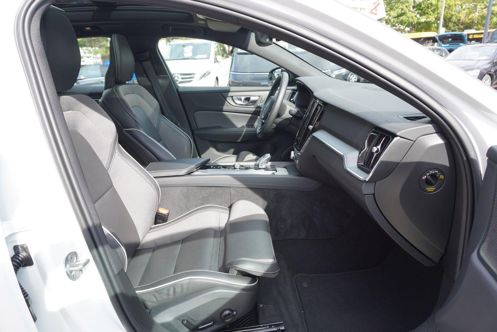 Volvo S60 2.0 M-Hybrid Plus Dark LED Panorama 360° DAB