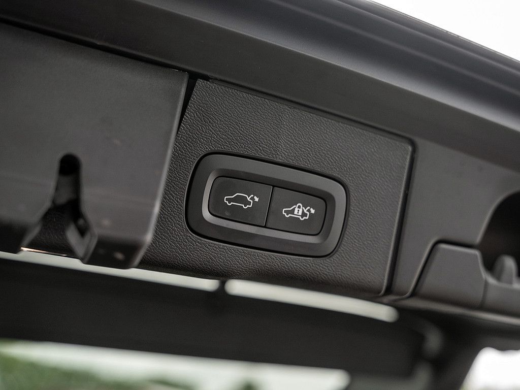 Volvo XC60 B4 Plus Dark LEDER H/K