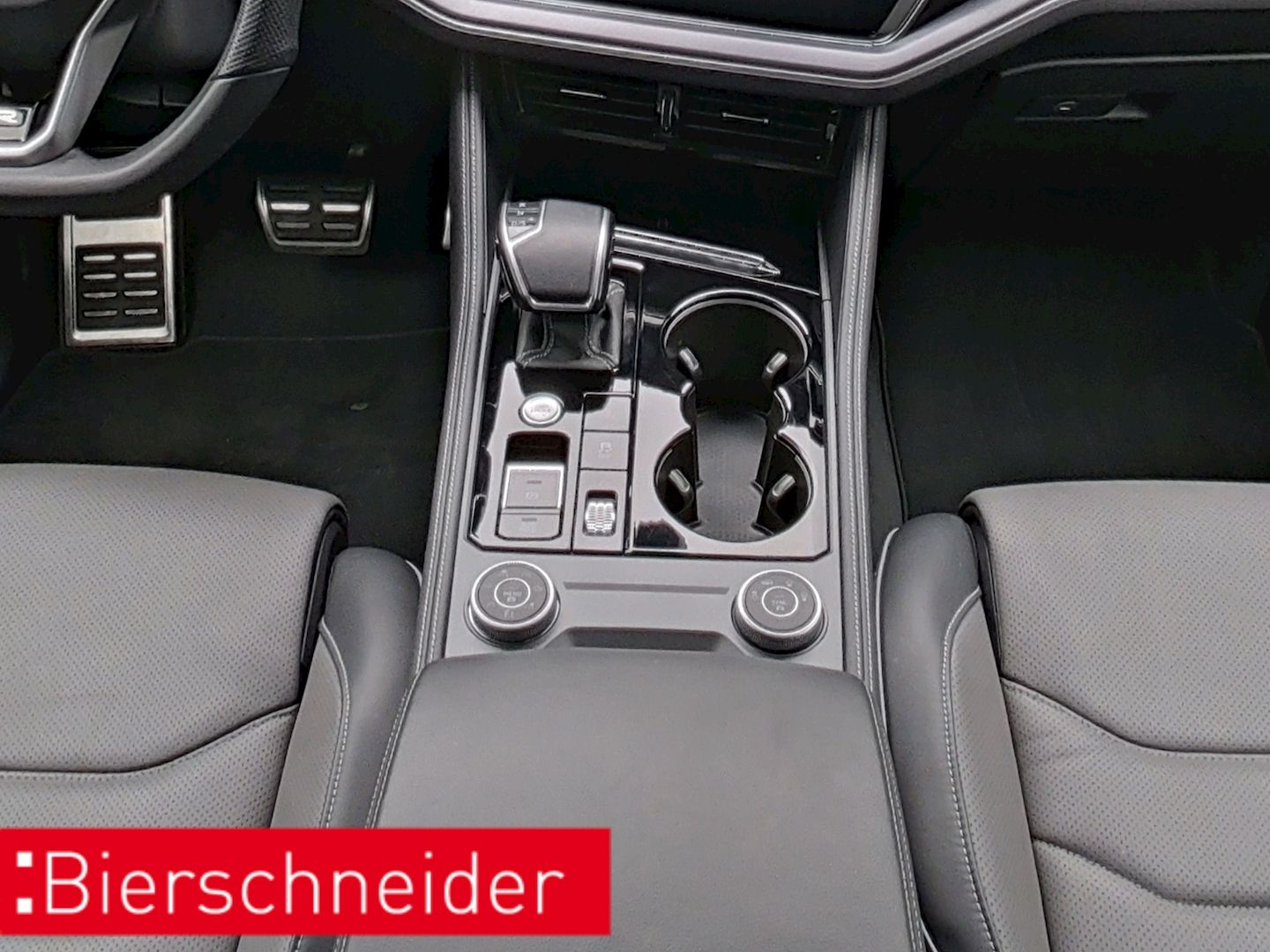 Volkswagen Touareg 3.0 TDI R-line BLACK-STYLE - Samsaru's Car Outlet