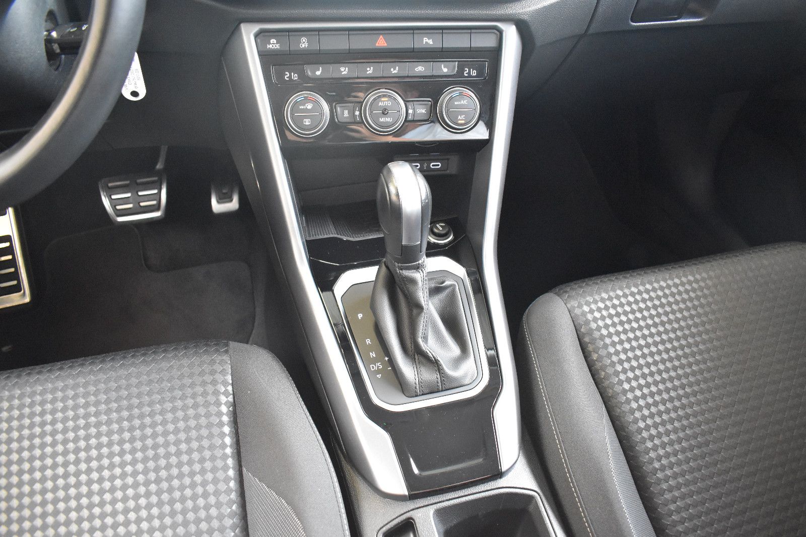 Volkswagen T-Roc 2.0TDI DSG Active - Samsaru's Car Outlet