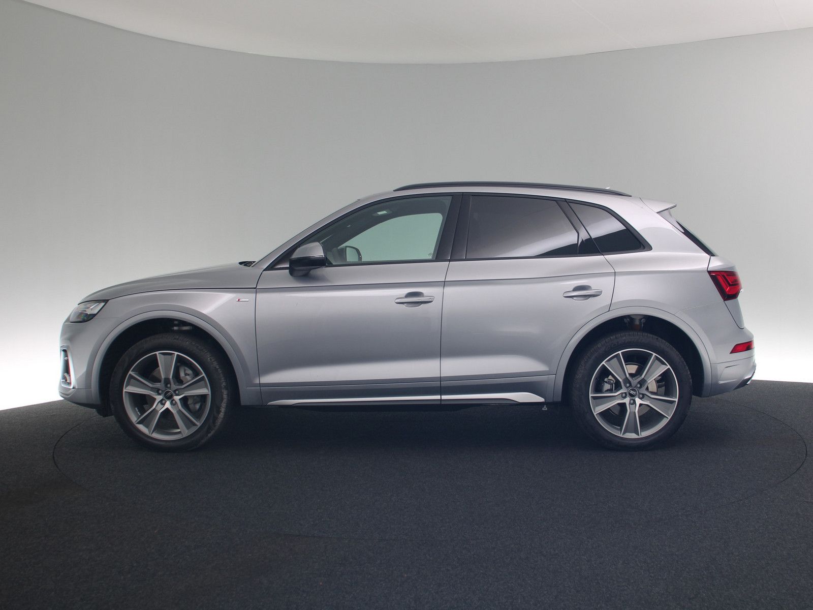 Audi Q5 40 TDI quattro S line AHK MATRIX-LED ACC SHZ