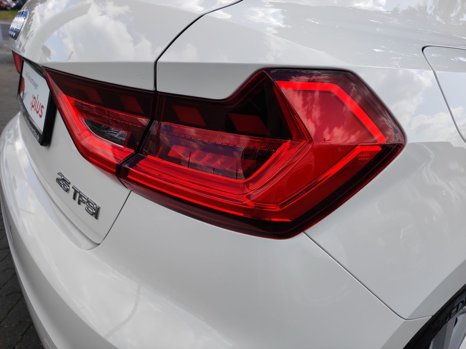 Audi A1 Sportback 25 TFSI S line int. S tronic *SHZ*