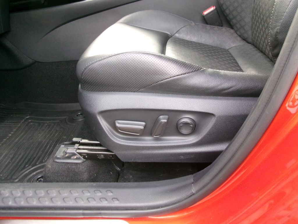 Toyota C-HR 2.0 Hybrid Orange Edition - Samsaru's Car Outlet