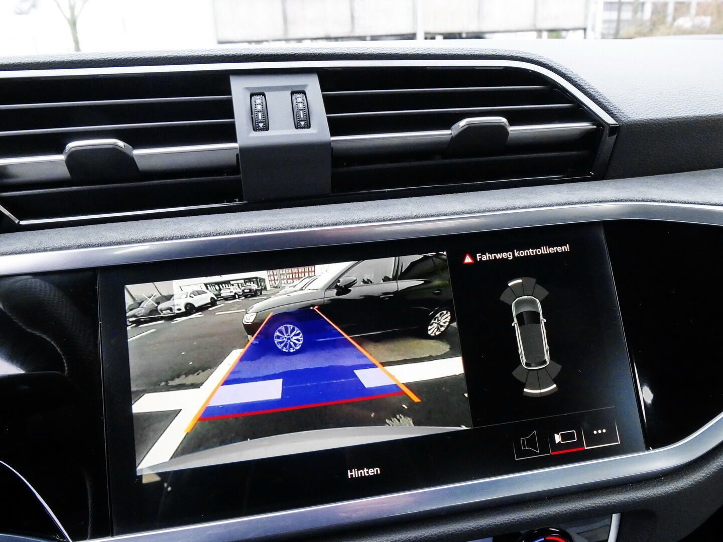 Audi Q3 45 TFSI quattro S line - Samsaru's Car Outlet