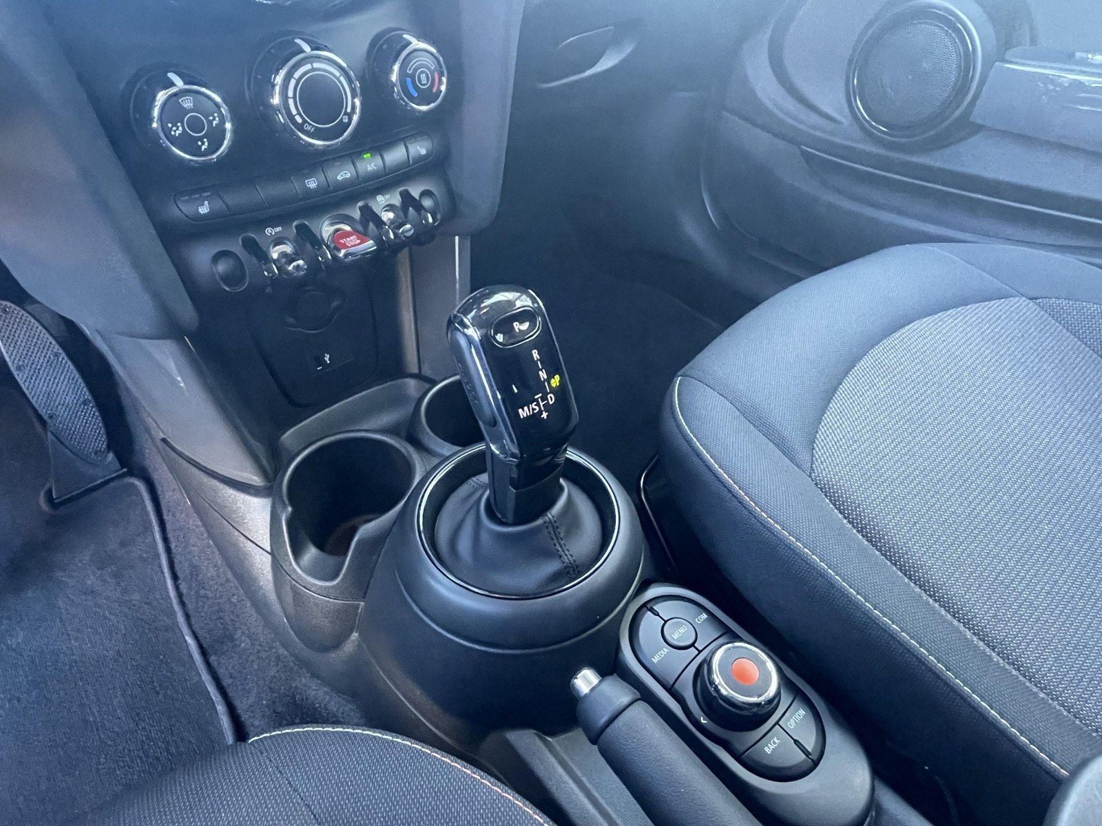 MINI One 3-Türer Black Pepper - Samsaru's Car Outlet