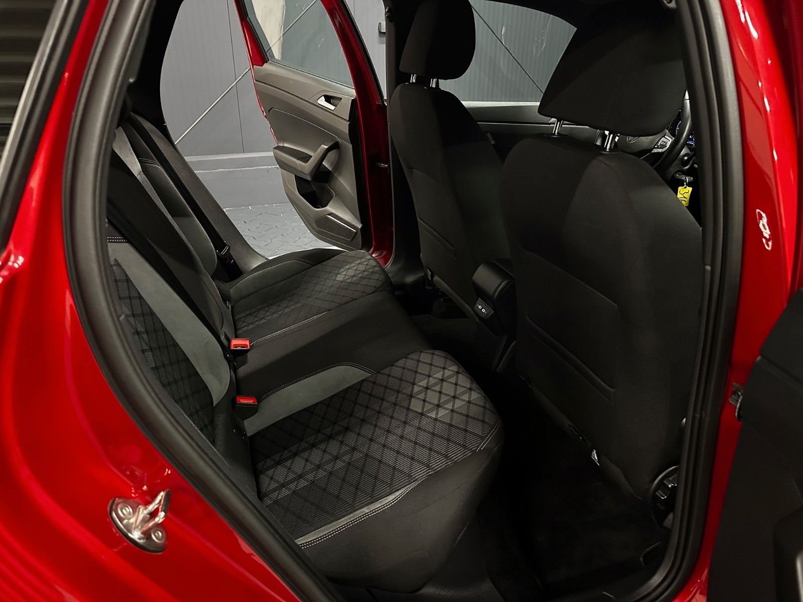 Volkswagen Taigo 1.5 TSI DSG R-Line - Samsaru's Car Outlet