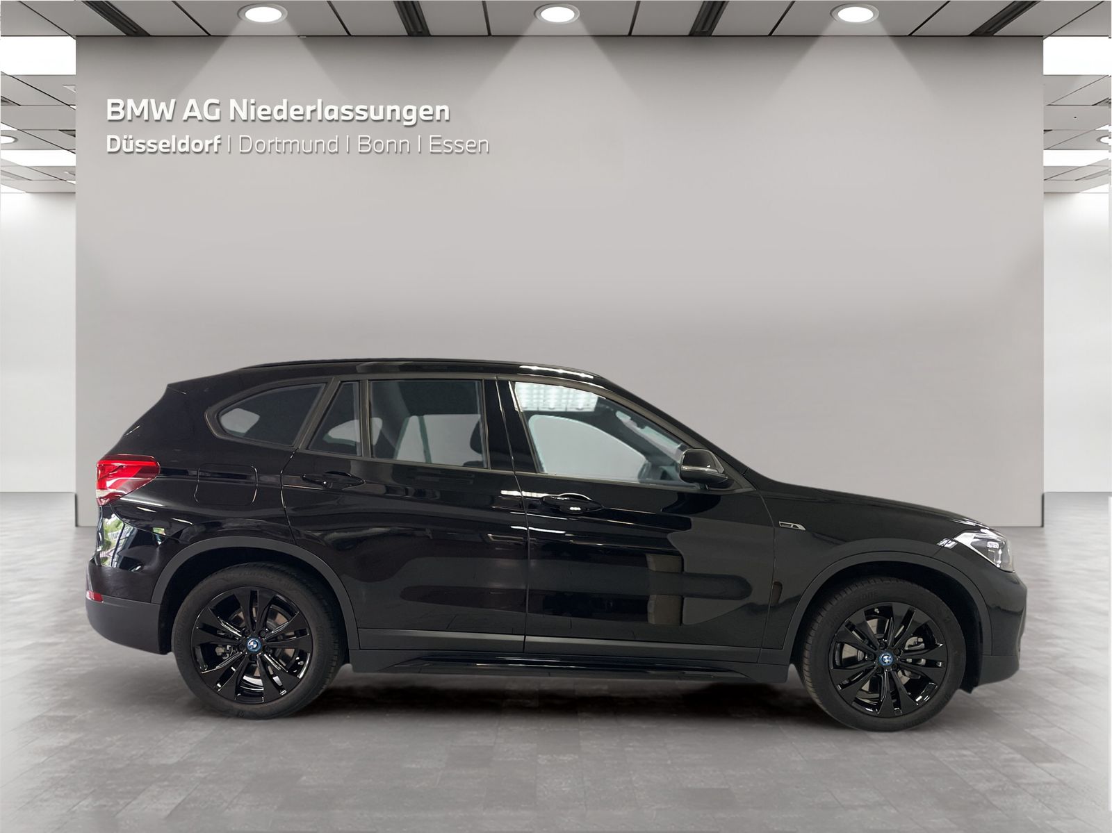 BMW X1 xDrive25e Sport Line - Samsaru's Car Outlet