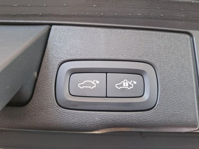 Volvo XC60 B4 D Plus Dark ACC BLIS Memory H&K Leder Ka