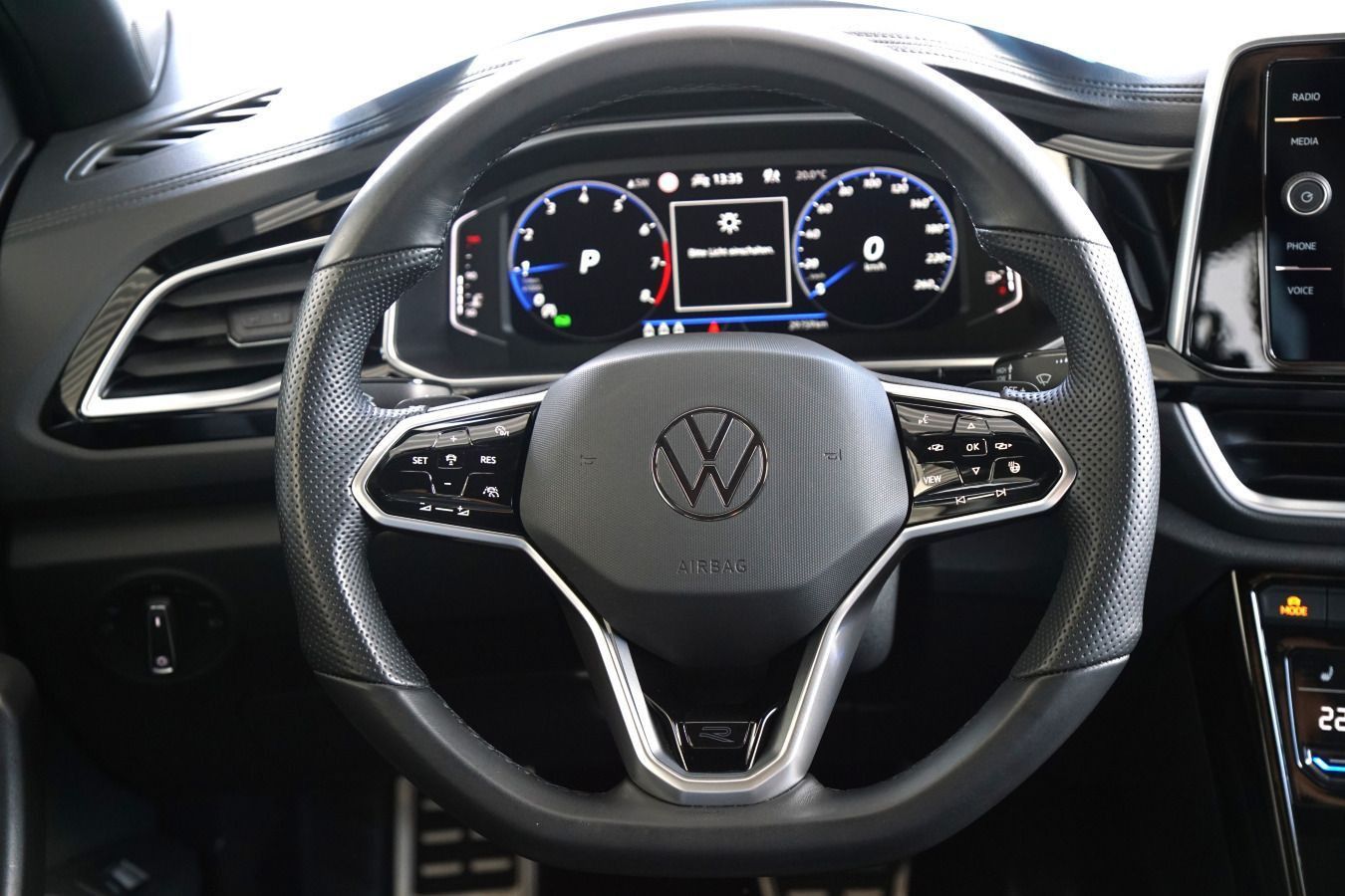 Volkswagen T-Roc R-Line 1.5 TSI DSG - Samsaru's Car Outlet