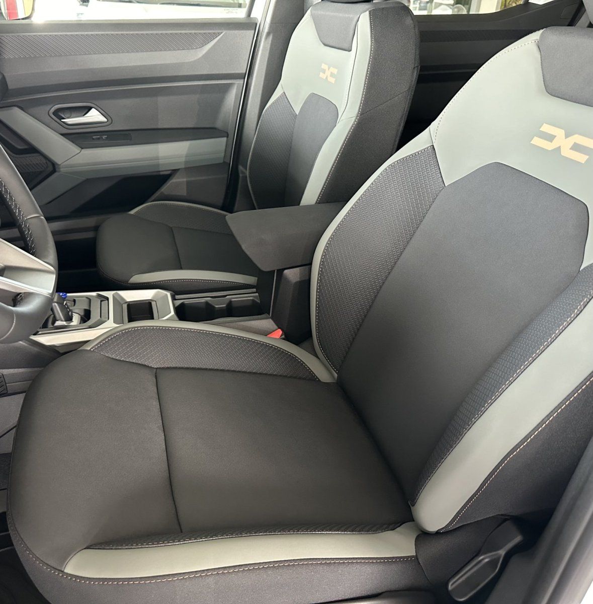 Dacia Duster III Extreme Hybrid 140 - Samsaru's Car Outlet