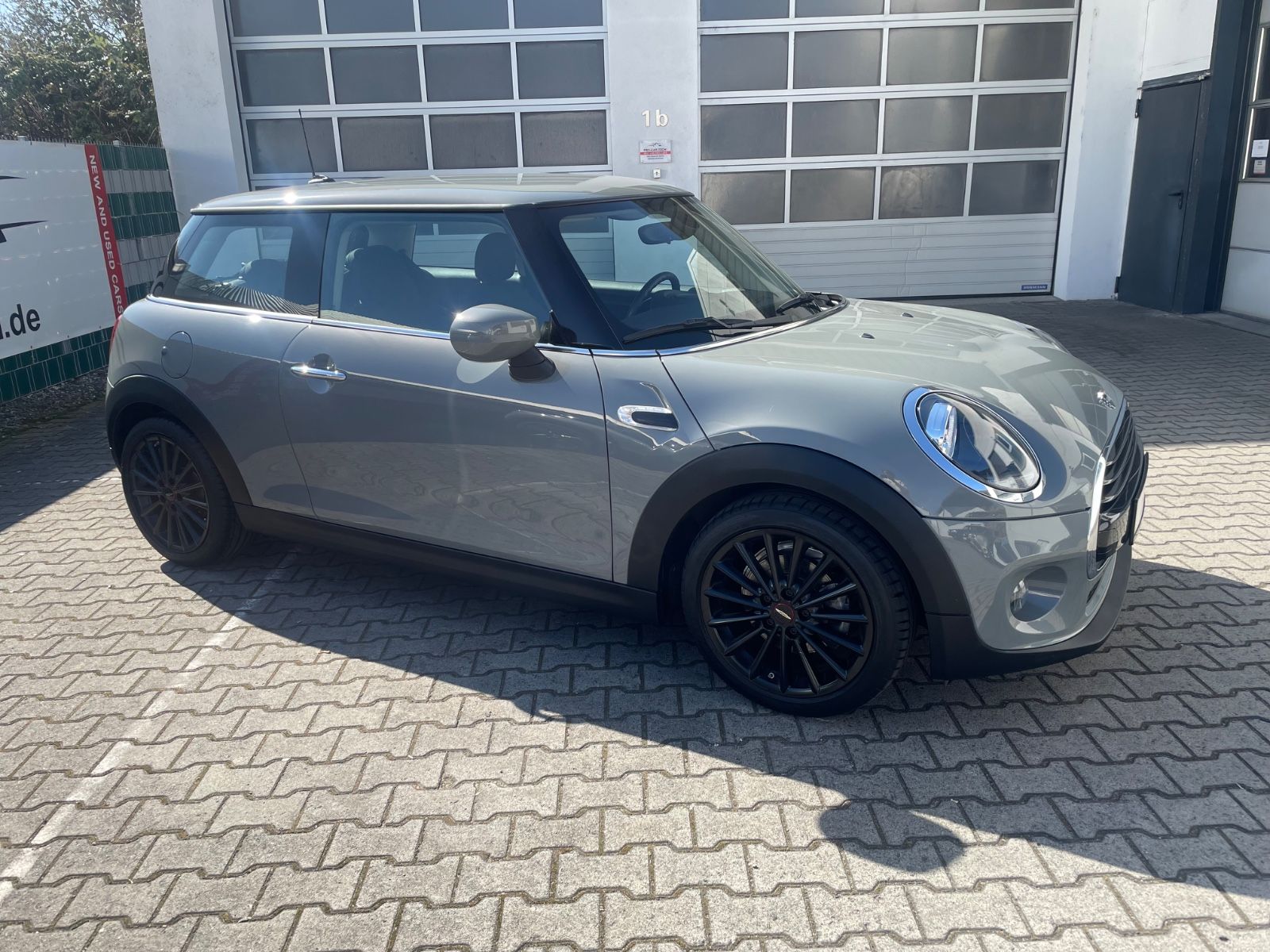 MINI Cooper - Samsaru's Car Outlet