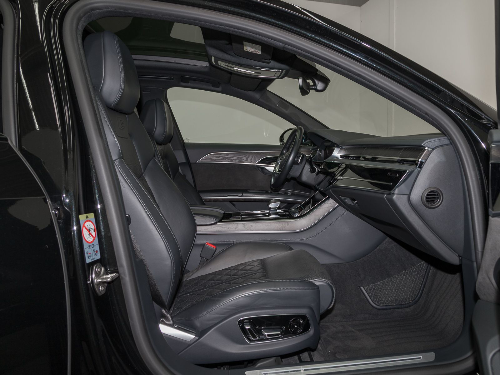 Audi A8 60 TFSIe Q LM20 - Samsaru's Car Outlet