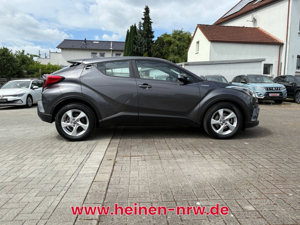 Toyota C-HR 1.8 Automatik Flow - Samsaru's Car Outlet