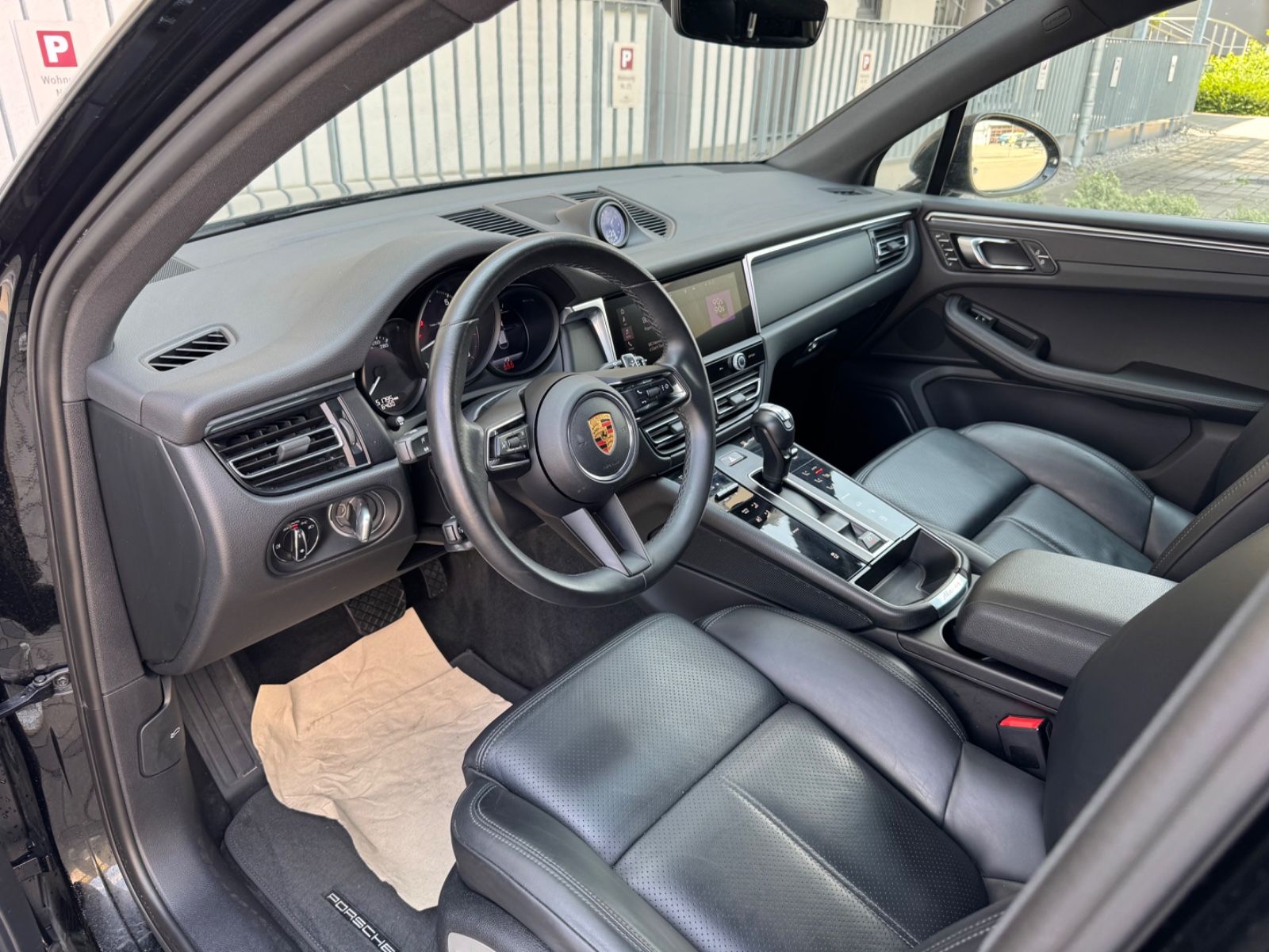 Porsche Macan - Samsaru's Car Outlet