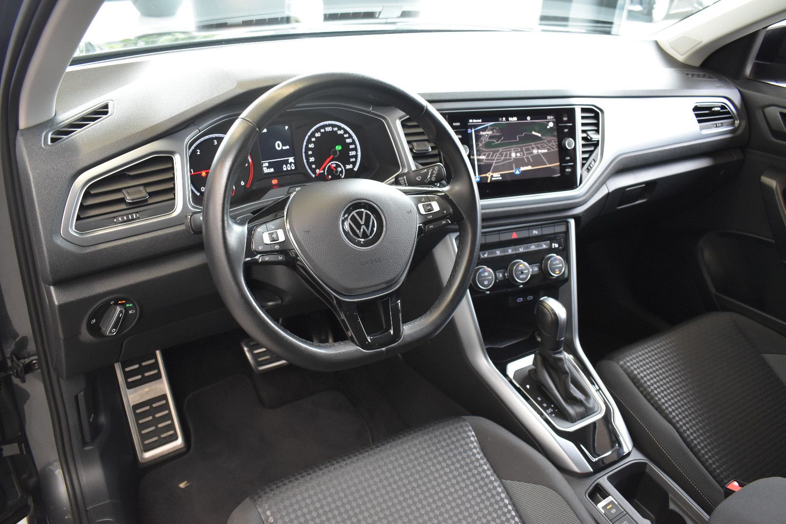 Volkswagen T-Roc 2.0TDI DSG Active - Samsaru's Car Outlet