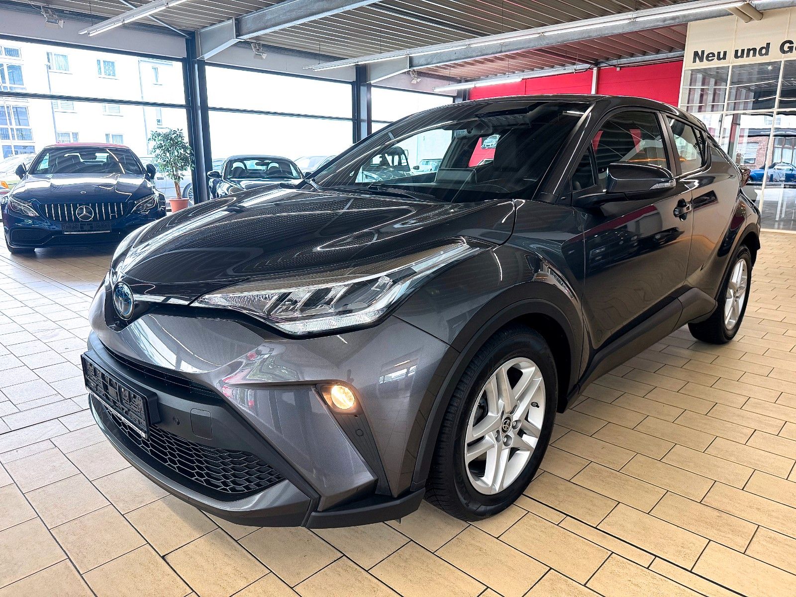 Toyota C-HR Hybrid Business Edition - Samsaru's Car Outlet