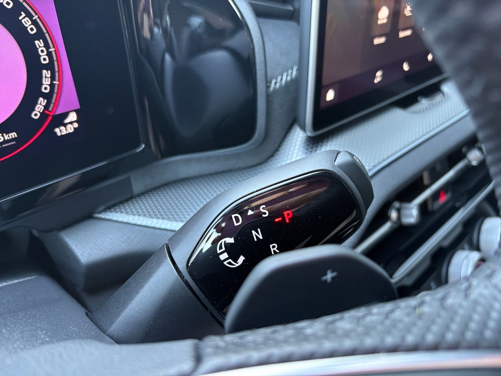 Skoda KODIAQ IV SPORTLINE 1,5TSI DSG NAVI LED AHK