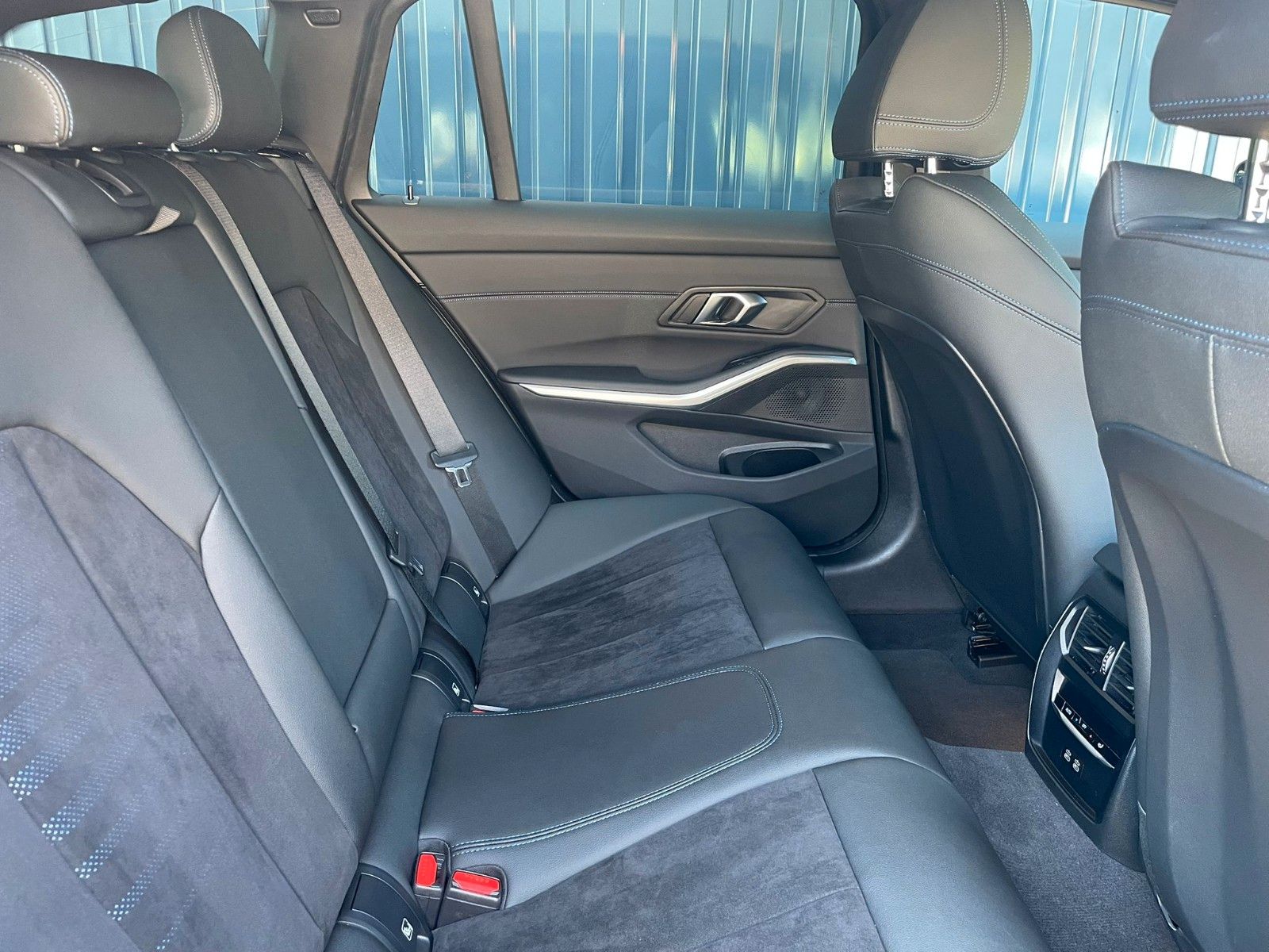 BMW 320D Aut Touring M SPORT - Samsaru's Car Outlet