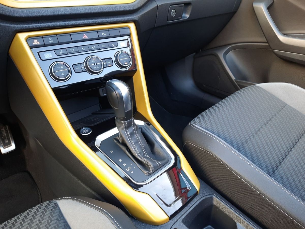 Volkswagen T-Roc R-LINE BLACK - Samsaru's Car Outlet