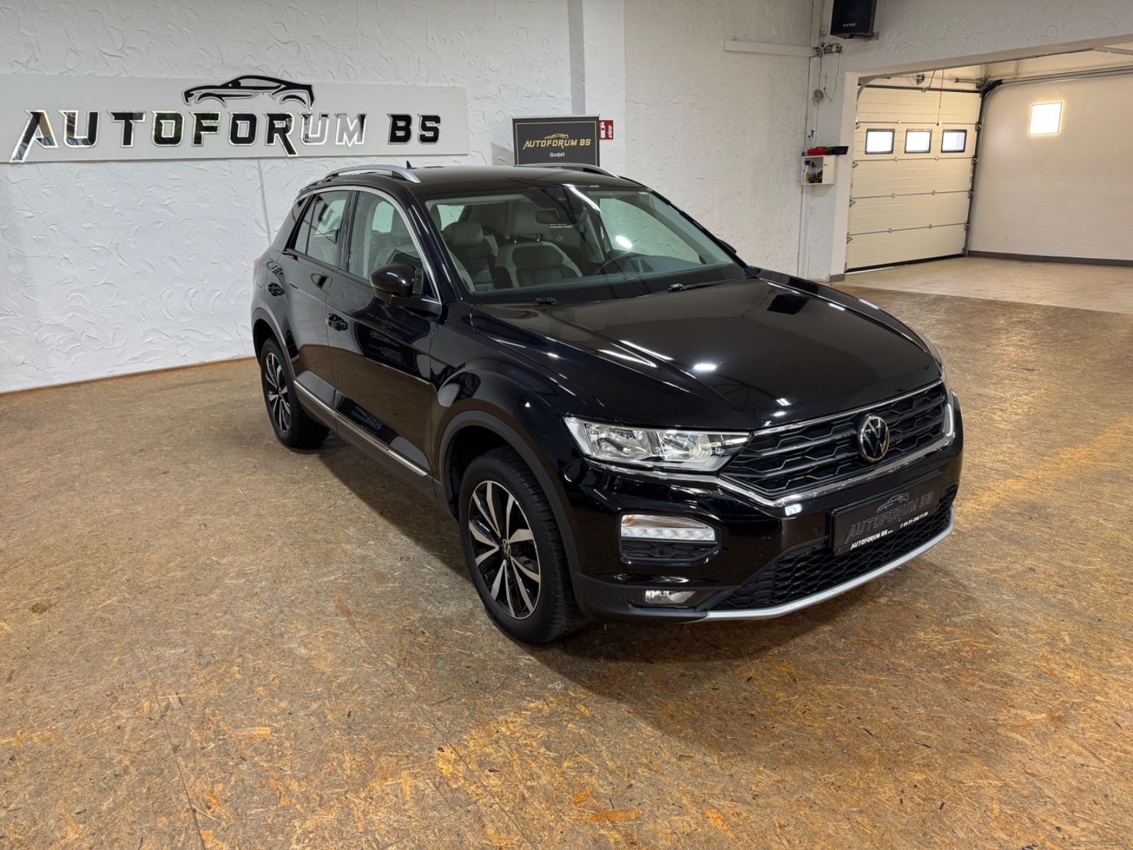 Volkswagen T-Roc Style 1.5 TSI - Samsaru's Car Outlet