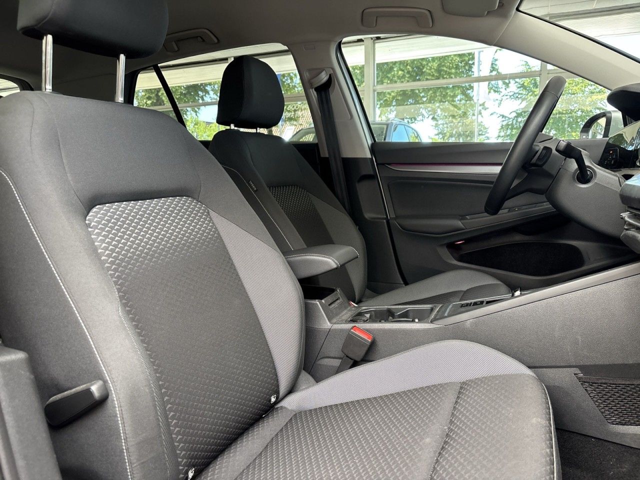 Volkswagen Golf VIII 1.0 l eTSI Active - Samsaru's Car Outlet