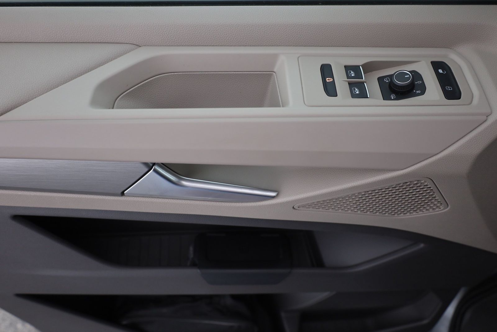 Volkswagen T7 Multivan 2.0 TDI DSG - Samsaru's Car Outlet