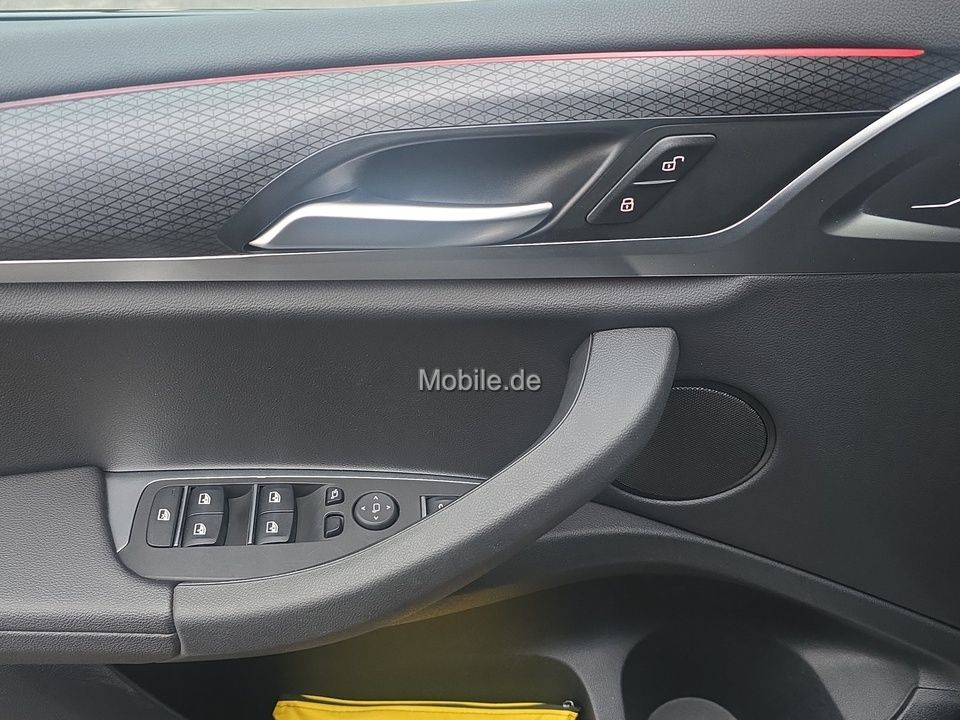 BMW X3 xDrive20d AT Navi Bluetooth PDC MP3 Schn.