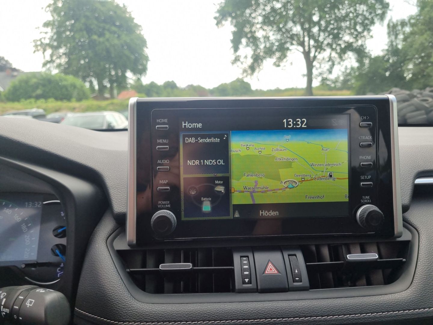 Toyota RAV 4 Hybrid 4x4 - Samsaru's Car Outlet
