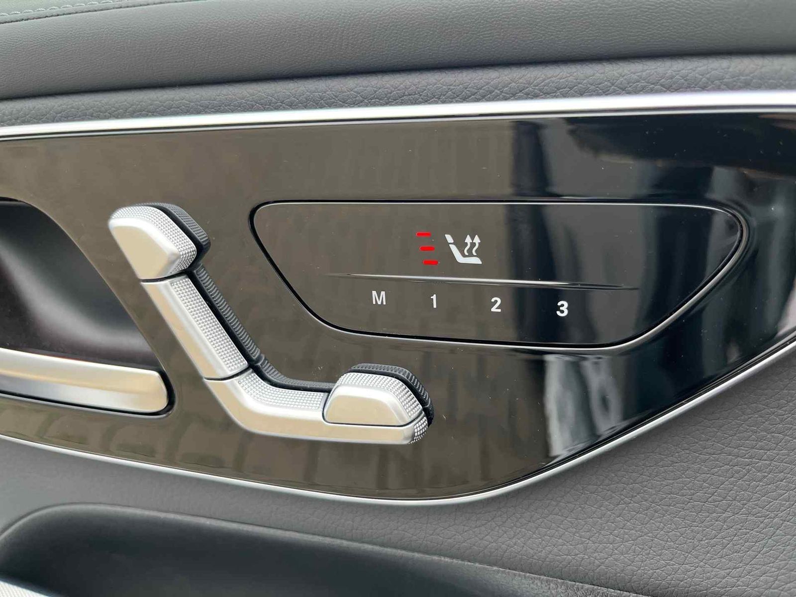Mercedes-Benz GLC 300 d 4M AMG-Pano+AHK+360+H-Lenk+AIR+DIGITAL