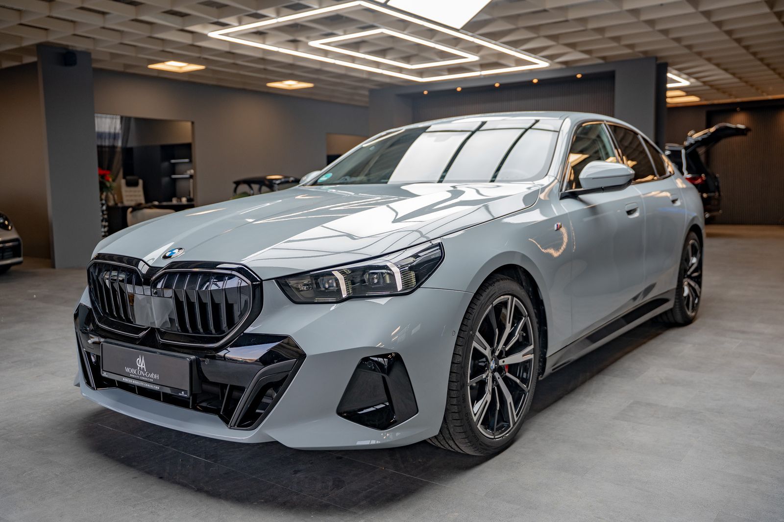 BMW 520 D M SPORT PRO MY25 + INDIVIDUAL + HARMAN