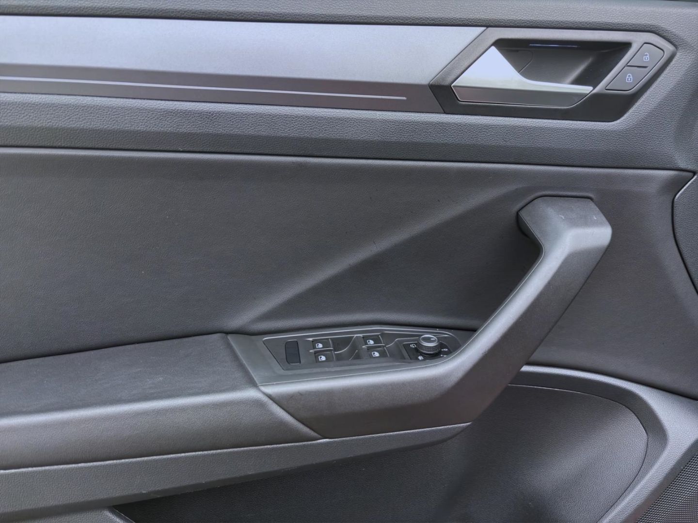 Volkswagen T-Roc 1.5 TSI R-LINE - Samsaru's Car Outlet