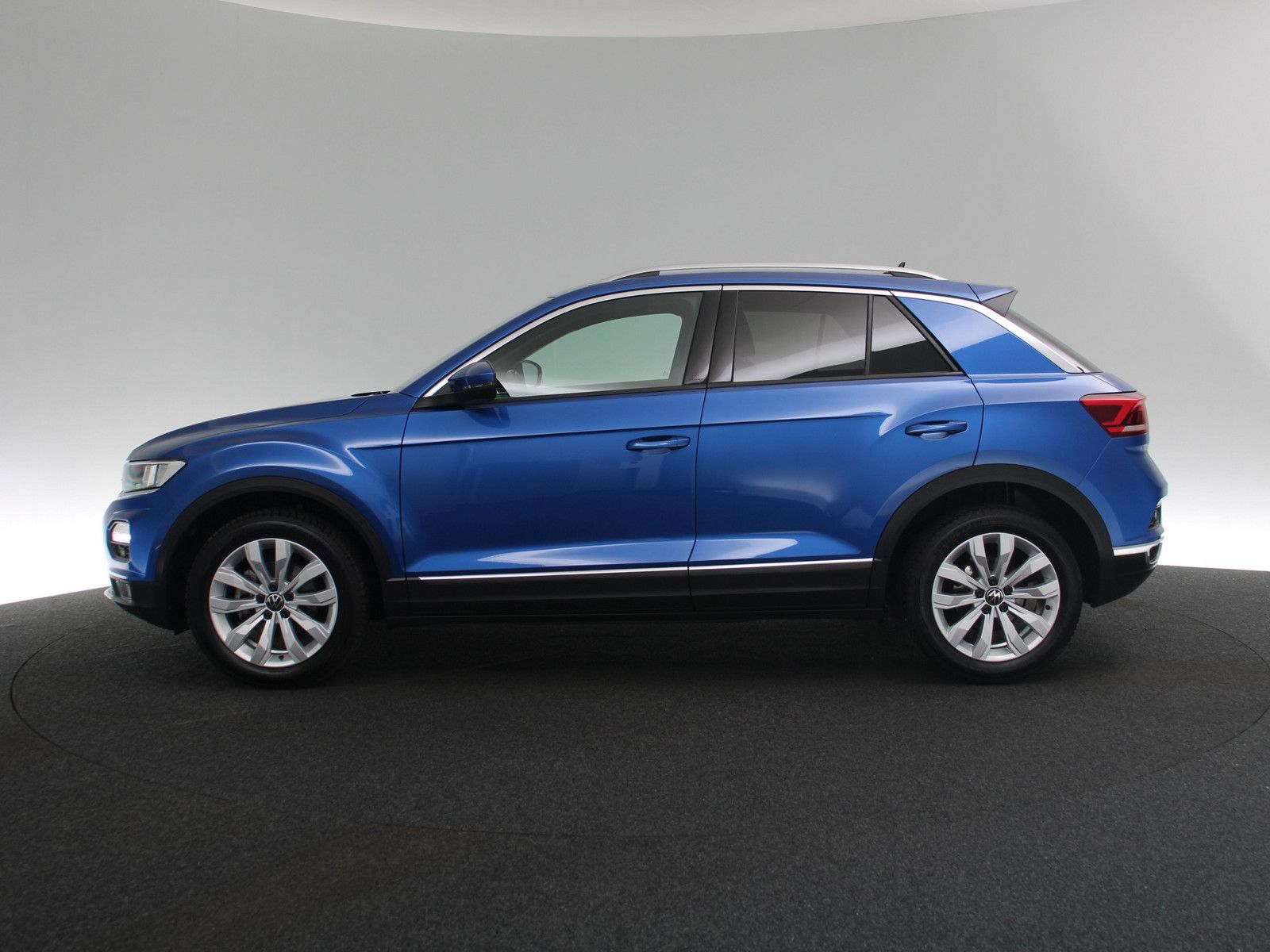 Volkswagen T-Roc 1.5 TSI Sport - Samsaru's Car Outlet