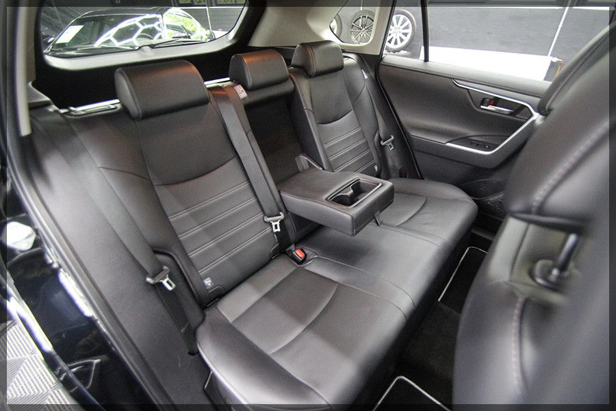 Toyota RAV 4 2.5 Hybrid Lounge AWD - Samsaru's Car Outlet