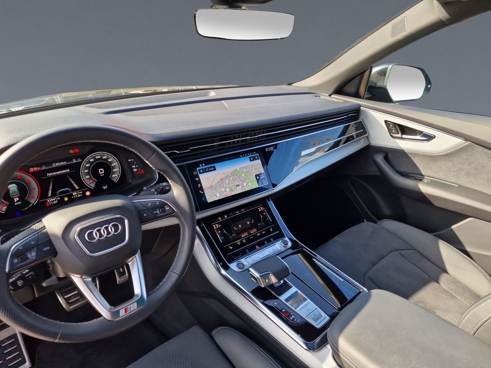 Audi Q8 55 TFSI qu S line MATRIX PANO Luft AHK B&O