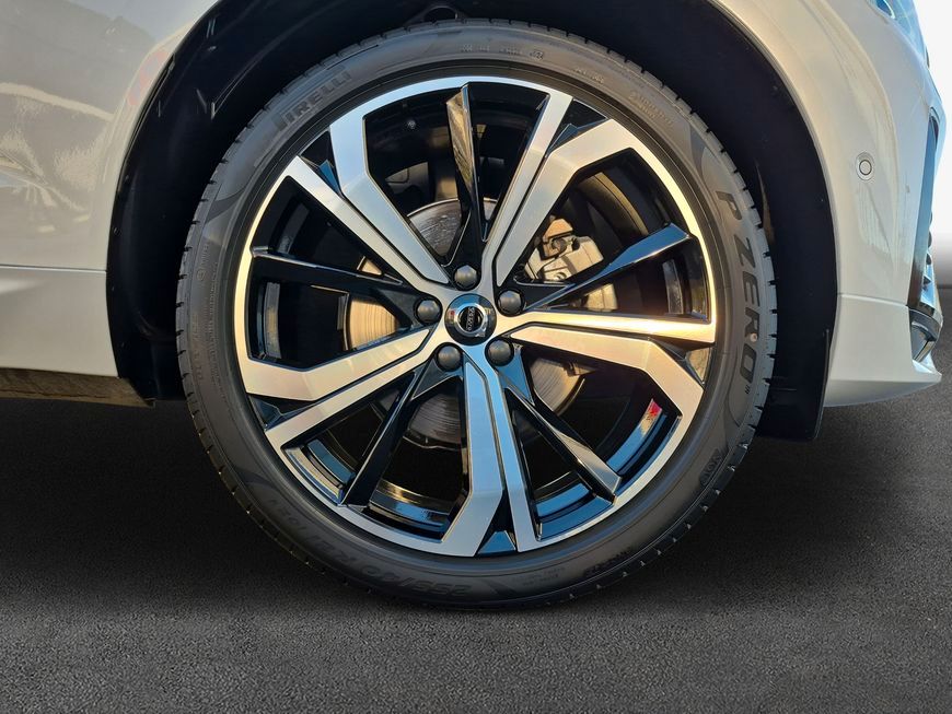 Volvo XC60 B5 B AWD Plus Dark