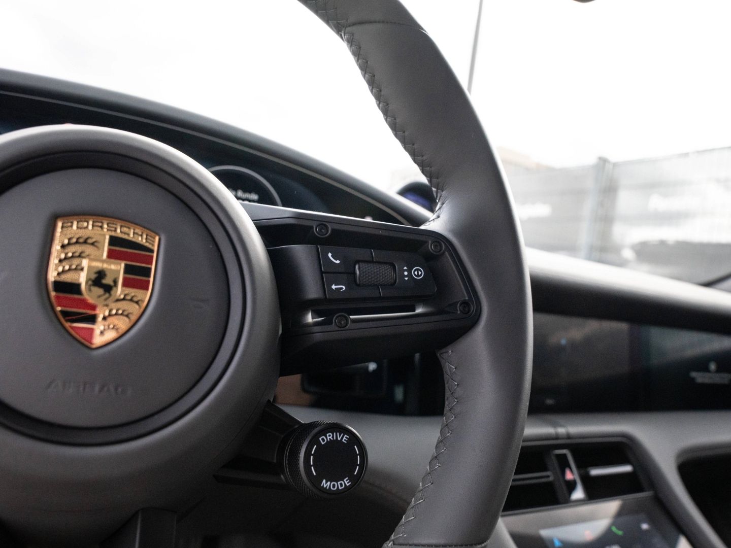 Porsche Taycan Turbo S Cross Turismo Burmester InnoDrive