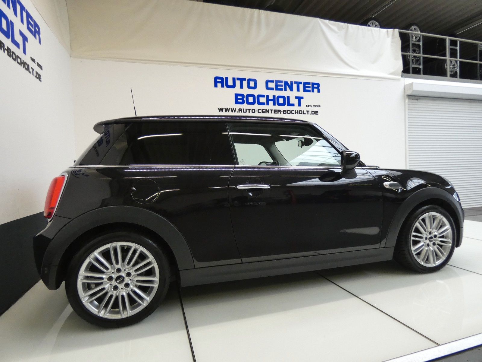 MINI Cooper Chili - Samsaru's Car Outlet