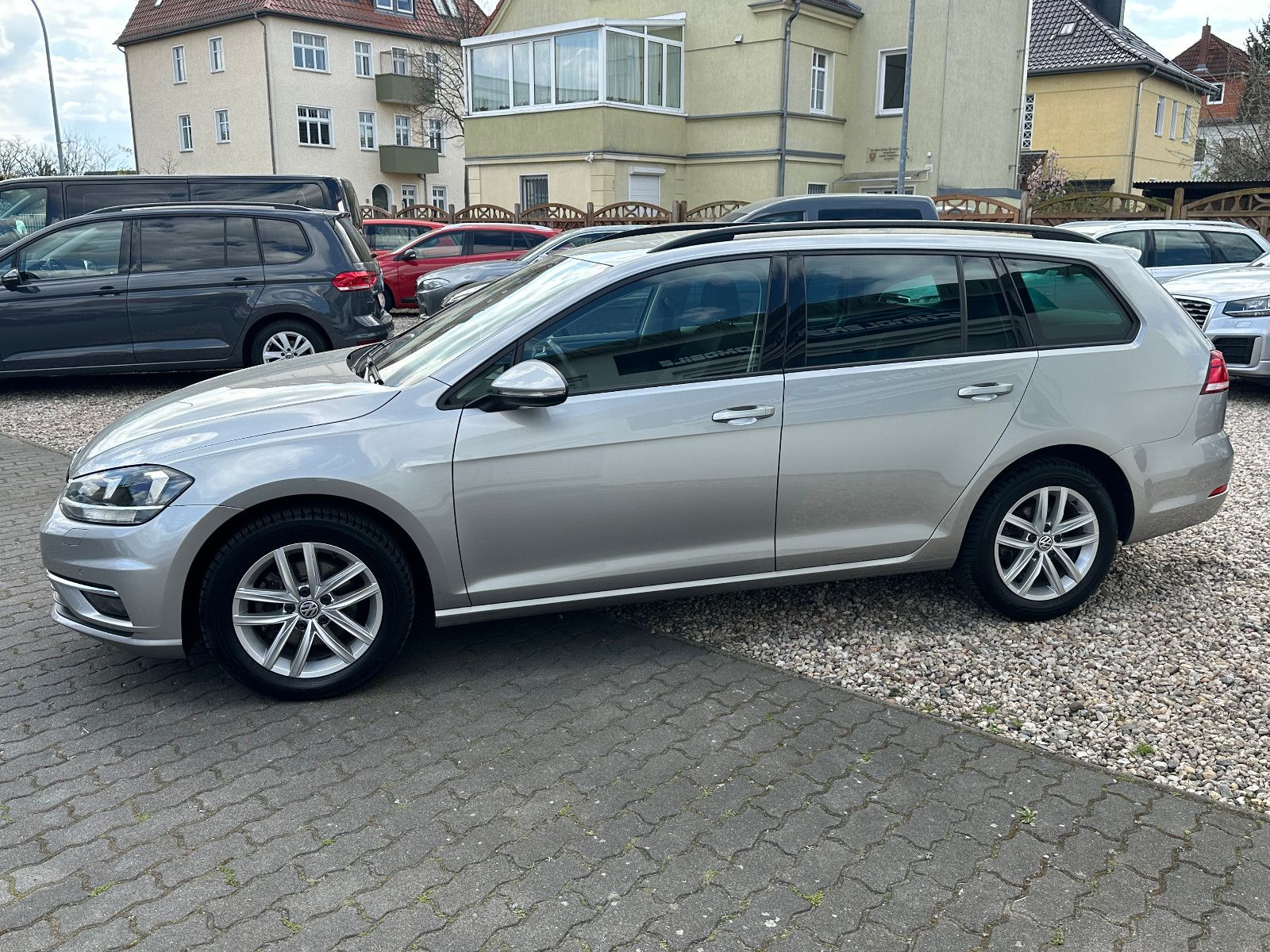 Volkswagen Golf VII Variant Comfortline DSG - Samsaru's Car Outlet