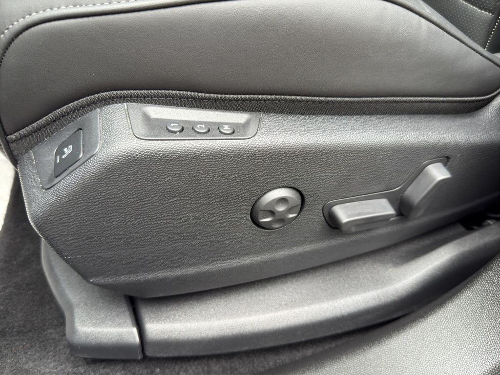 DS Automobiles DS 7 BlueHDI 130 Aut. OPERA LEDER Panoramadach