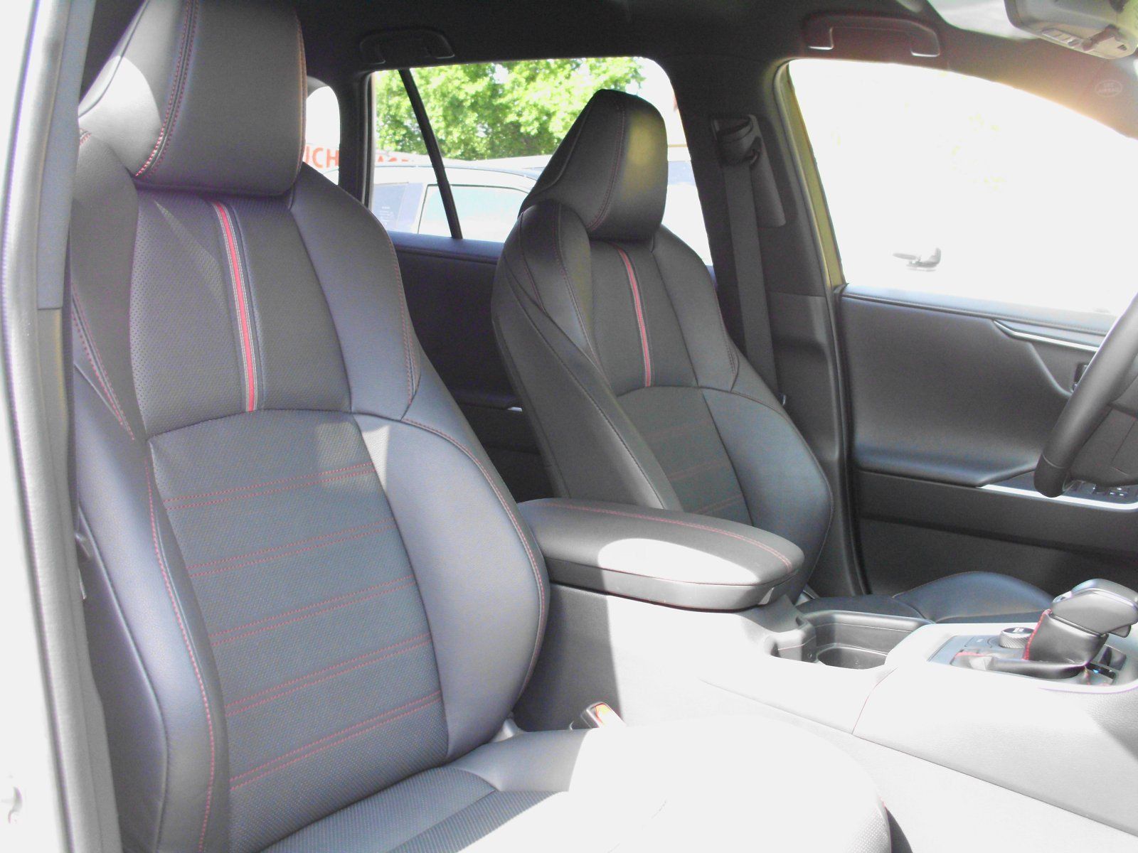 Toyota RAV 4 Plug-in Hybrid 4x4 - Samsaru's Car Outlet