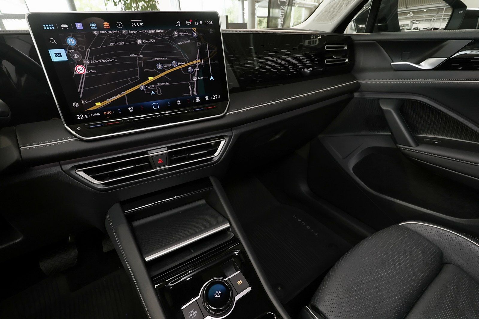 Volkswagen Tiguan AHK+ACC+KAMERA+TOTWINKEL+CARPLAY+LED+18"