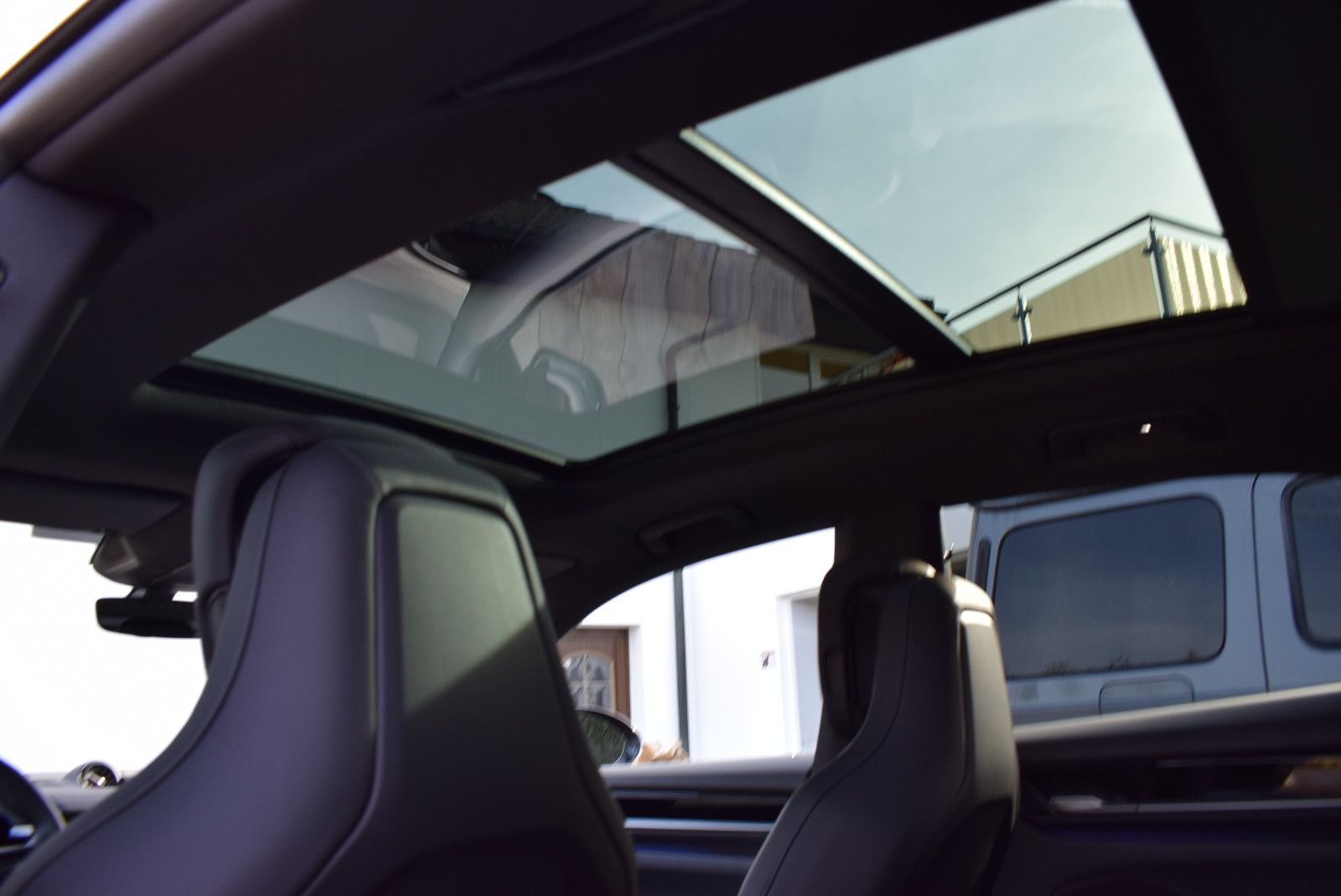 Porsche Macan 4 - Samsaru's Car Outlet