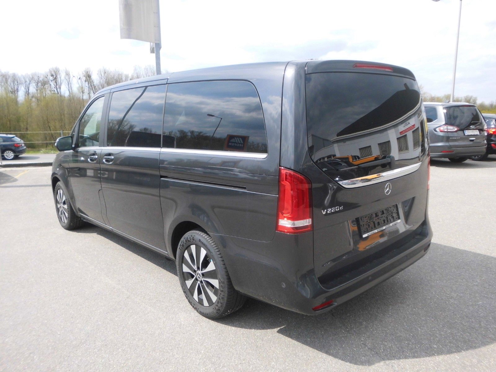 Mercedes-Benz V 220 d AVANTGARDE - Samsaru's Car Outlet