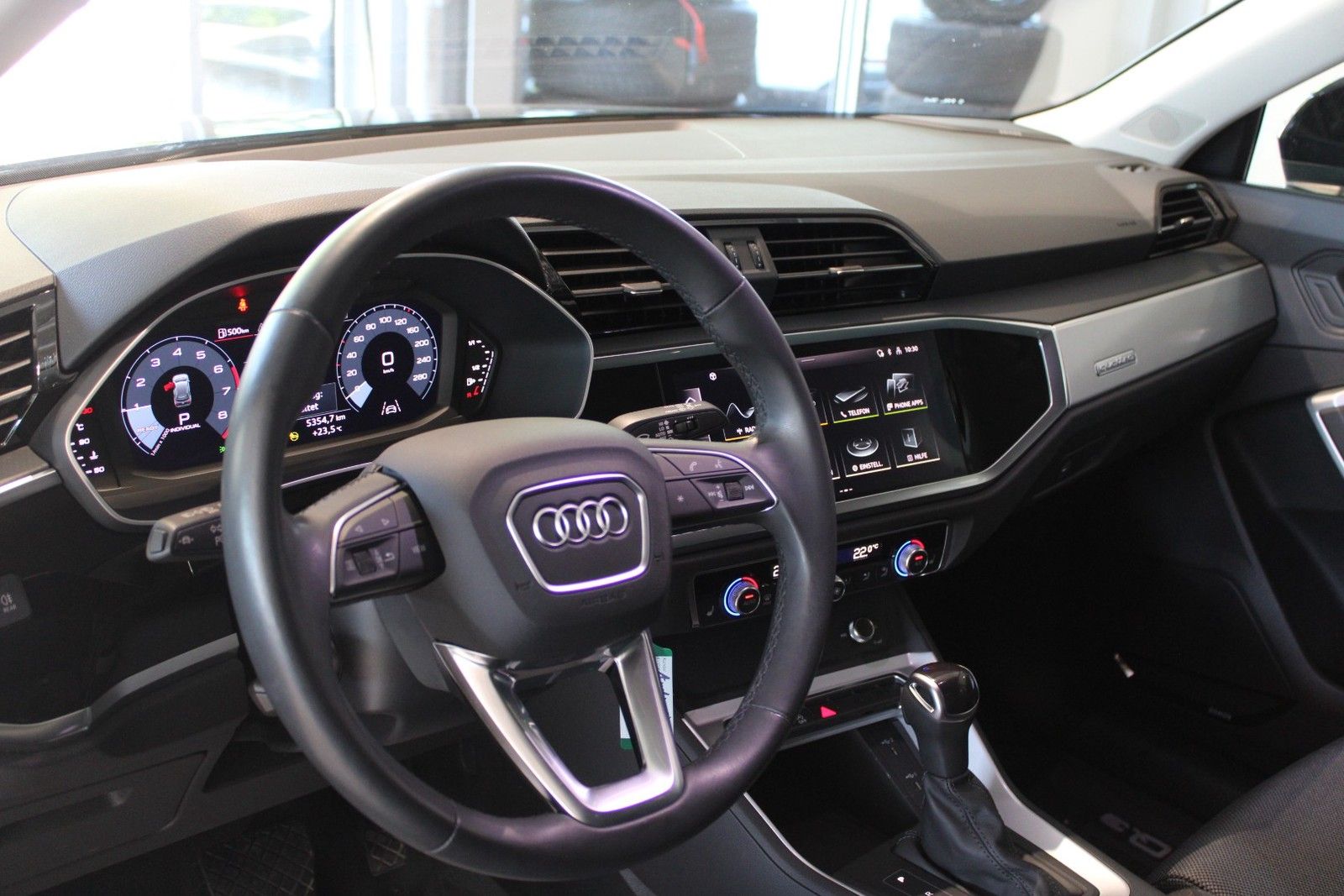 Audi Q3 40 TFSI quattro advanced - Samsaru's Car Outlet