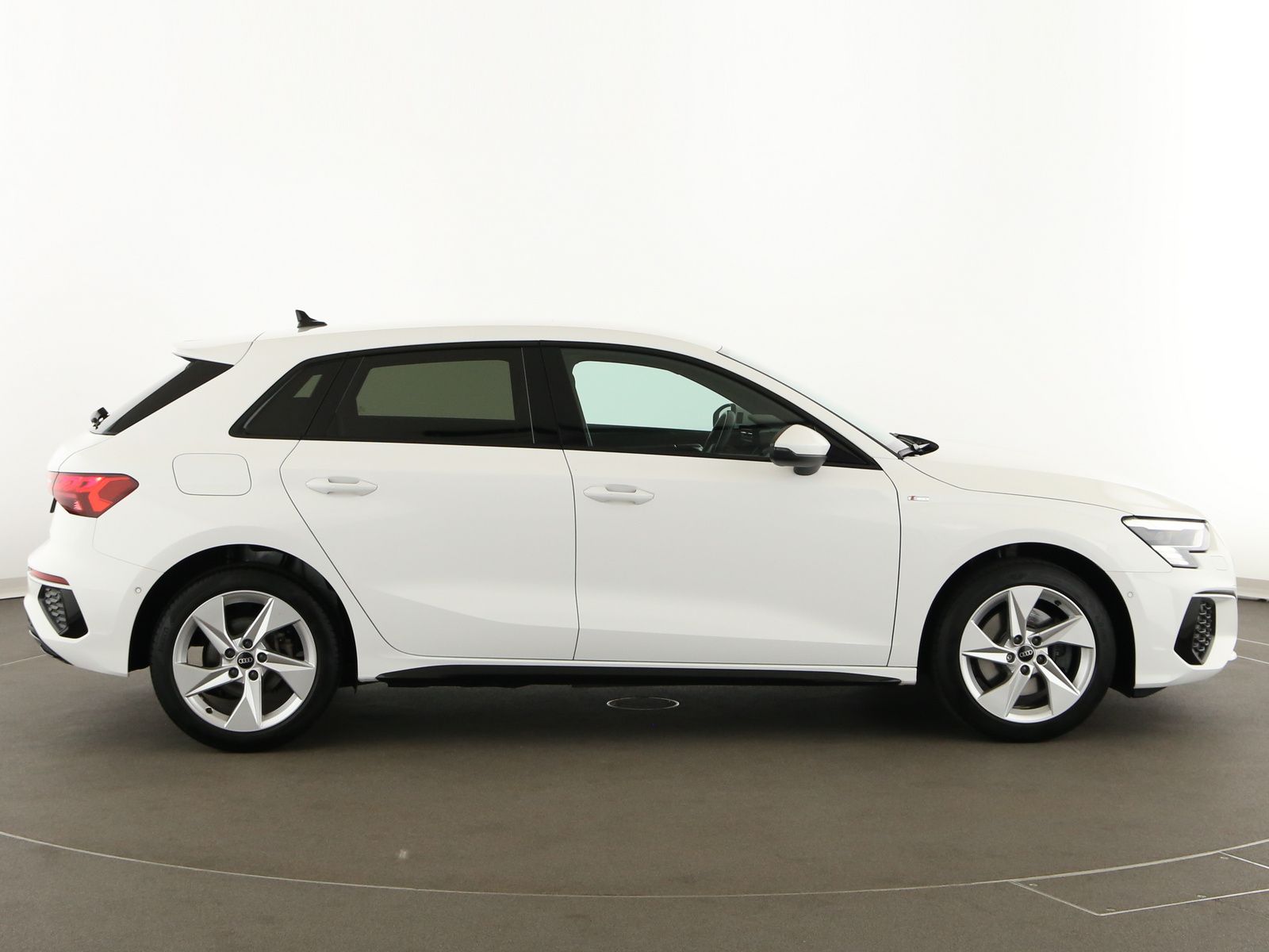 Audi A3 Sportback 40 TFSI e S line - Samsaru's Car Outlet