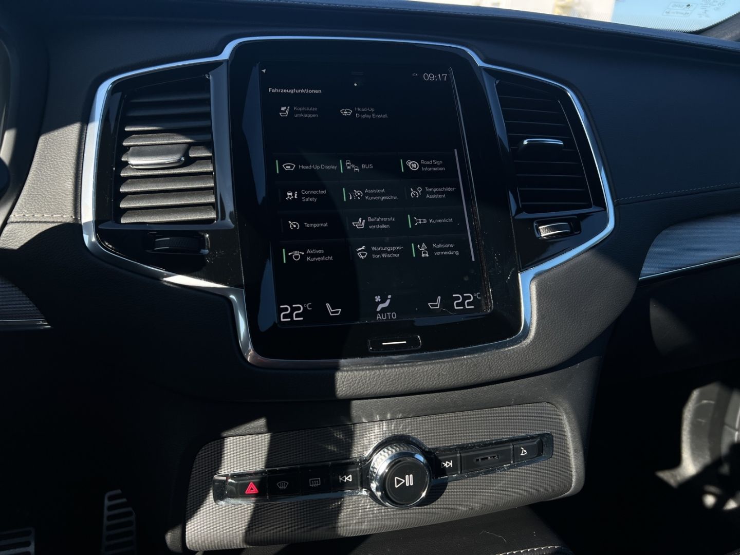 Volvo XC90 B5 D AWD R-Design 4ZKlima MassageSitze