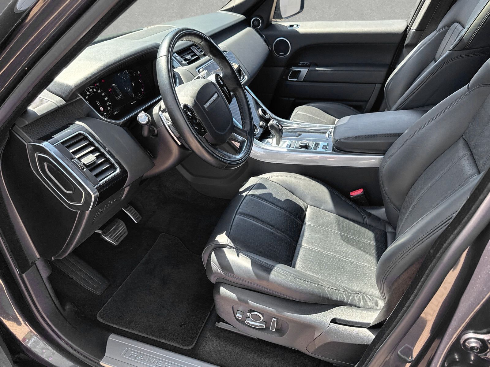 Range Rover Sport D300 HSE Dynamic - Samsaru's Car Outlet