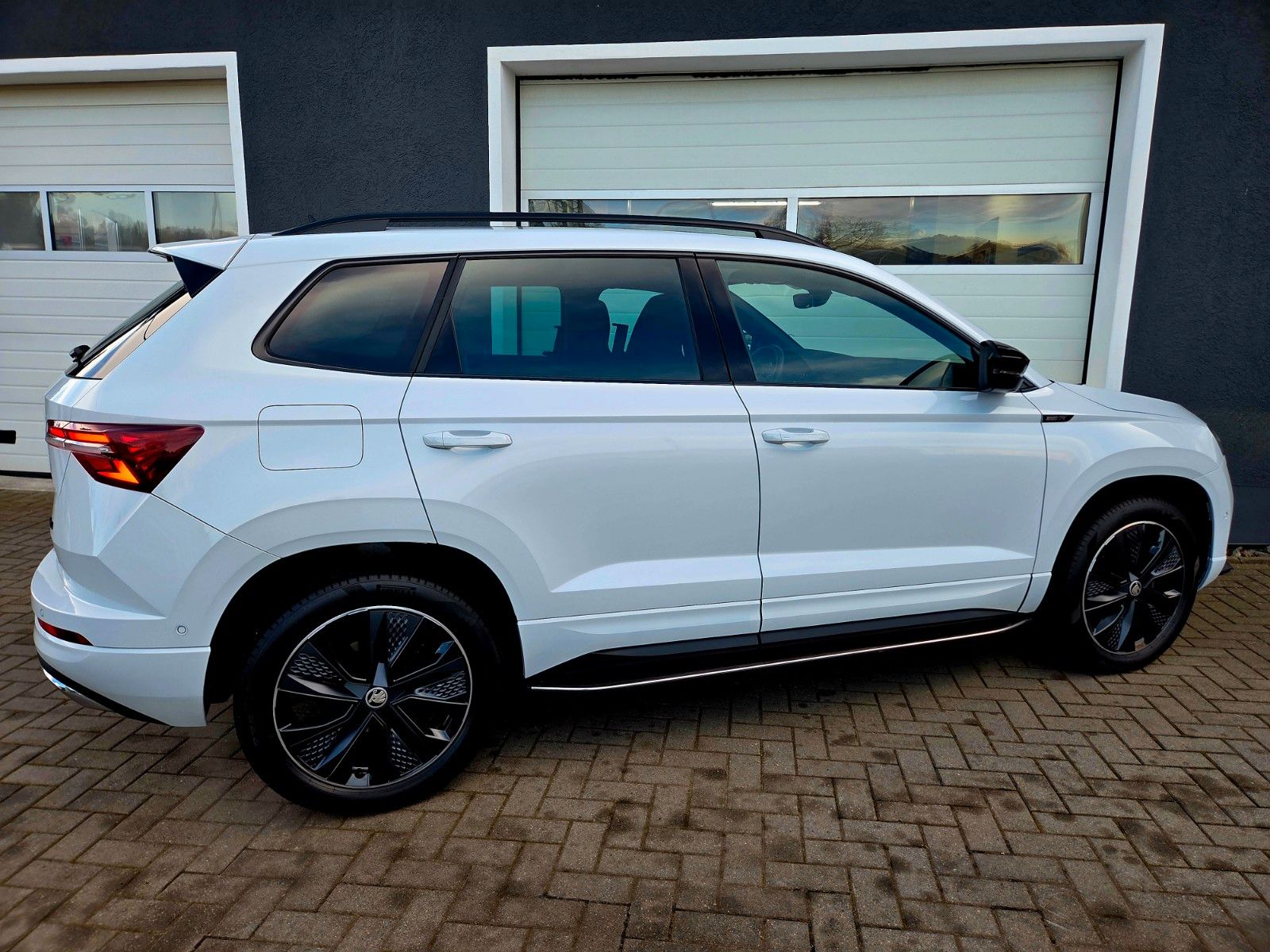 Skoda Karoq Sportline 4x4 DSG*STHEIZ*AHK*VOLL*WG-2029*