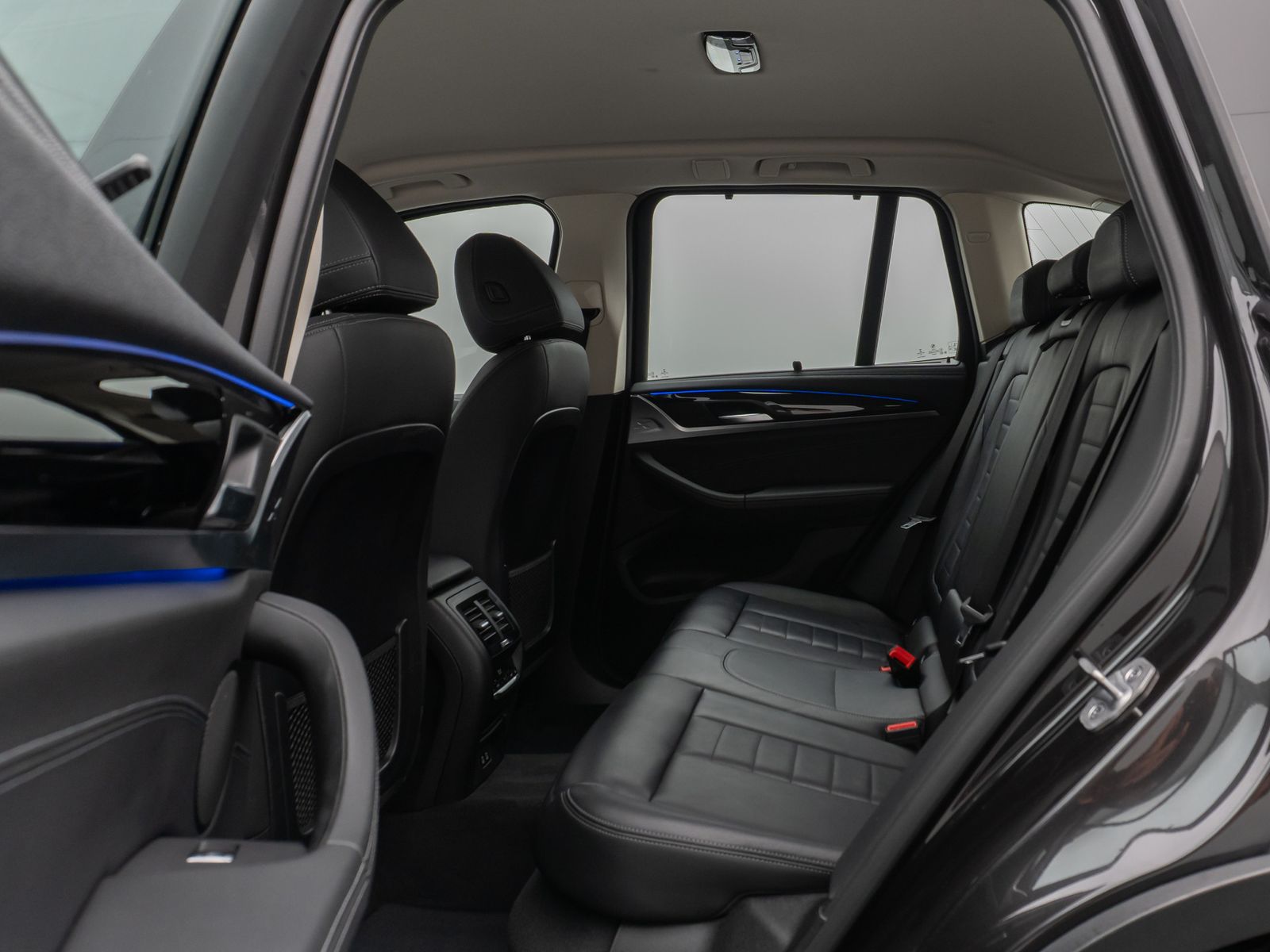 BMW X3 xD30d LuxuryLine - Samsaru's Car Outlet